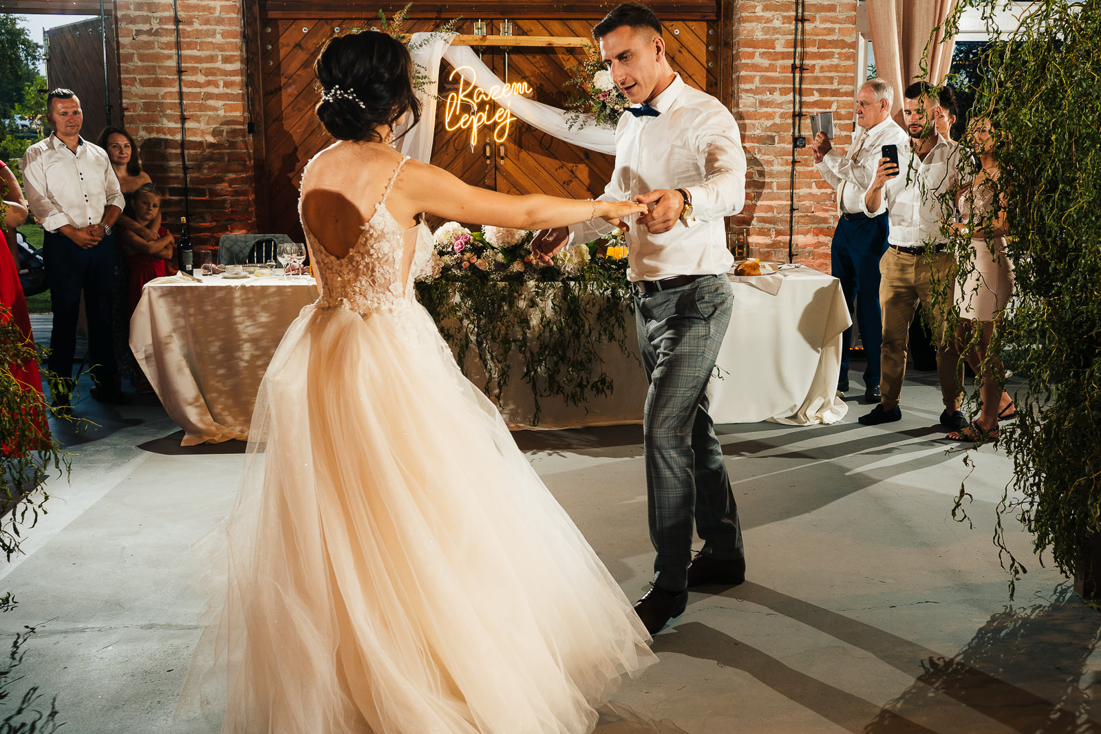 pierwszy taniec hacienda barnhouse fotograf na ślub Piotr Czyzewski